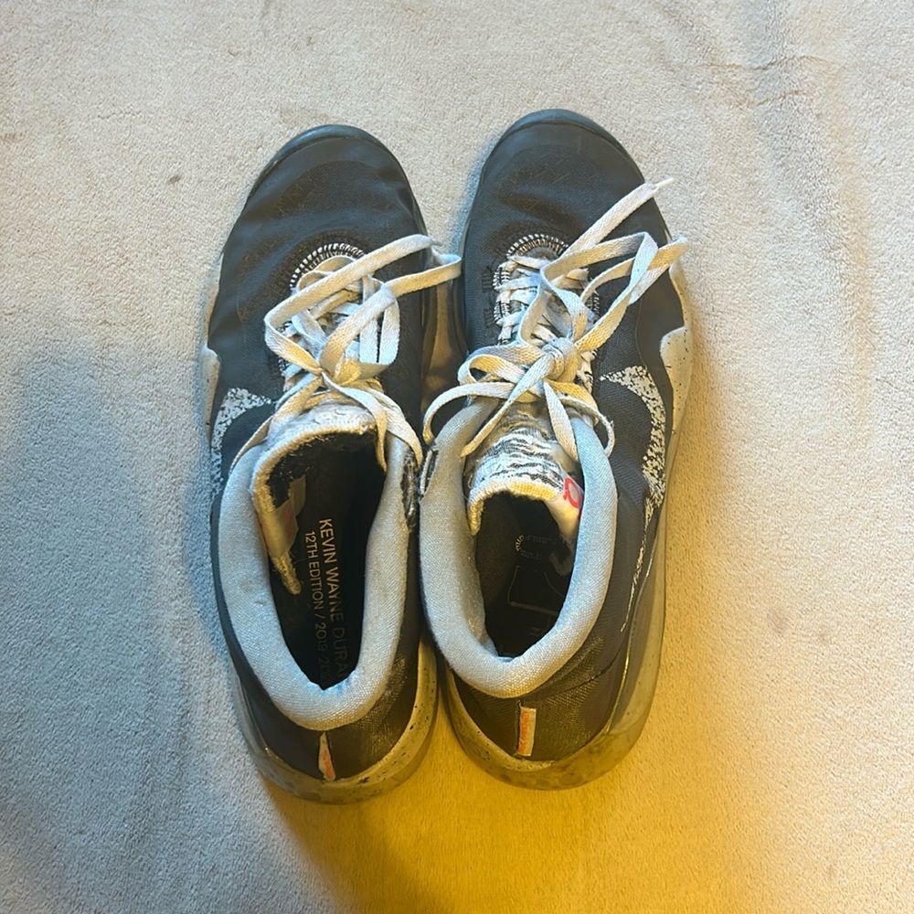 Kevin Dwayne Durant basketball shoe Men’s size 11